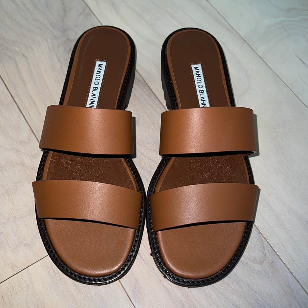 Manolo Blahnik Gadmu leather sandals